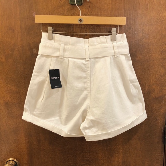 5/25$ Must BUY 5!! Forever 21 High waisted belted denim shorts. NWT size 28. - Picture 10 of 16